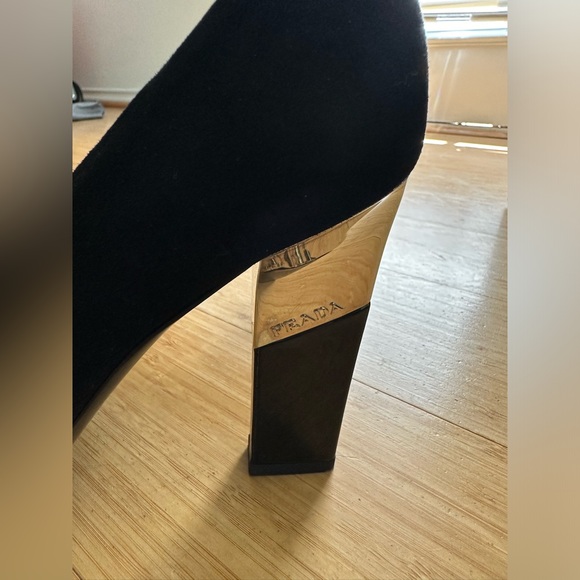 PRADA logo heeled black Suede Pumps SZ 40 (US SZ 10). Never worn. NWOT - Picture 9 of 12